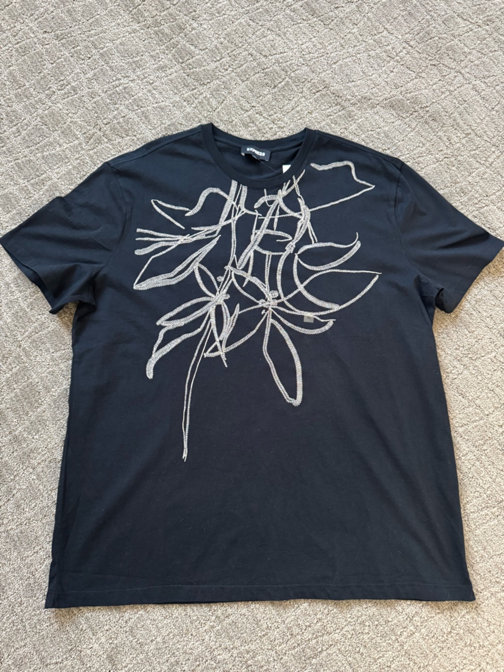Express men’s floral embodied cotton men’s XL black T-shirt NWT